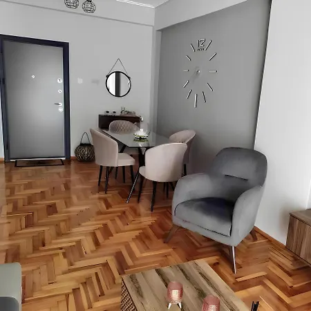 アパート εlite αpartment